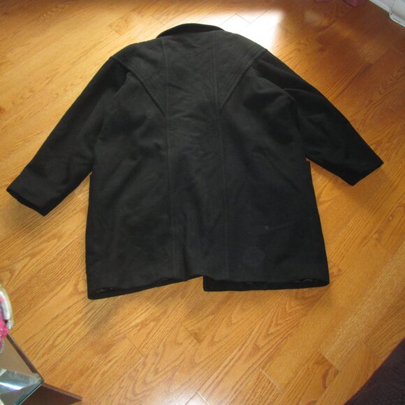 Women's Black 100% Wool Coat Size 16 - In good condition, missing front buttons - Picture 2 of 10